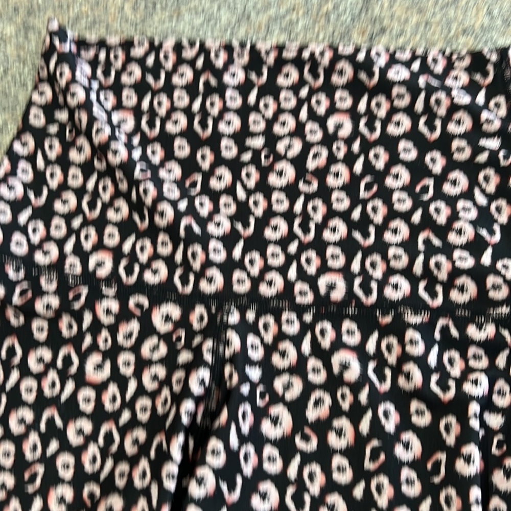 Emily Hsu Designs leggings & sports bra. Leggings size xs Sports bra, size s. - Picture 5 of 11